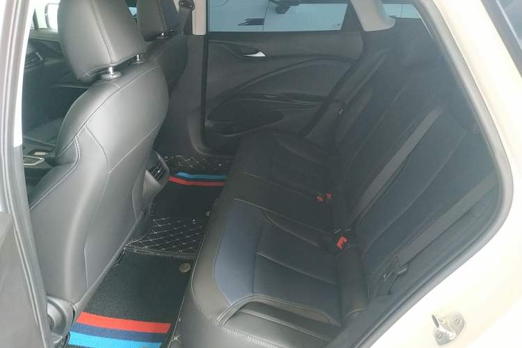 Used Buick Velite 6 2023 Revised Version 430 km Range – Commuter Edition Left Rear Seat