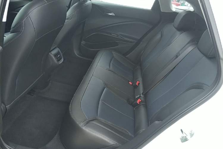 Used Buick Velite 6 2023 430km Range Commuter Version Left Rear Seat