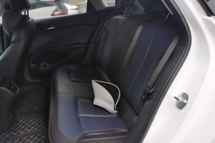 Used Buick Velite 6 2023 Revised Version 430 km Range – Commuter Edition Left Rear Seat