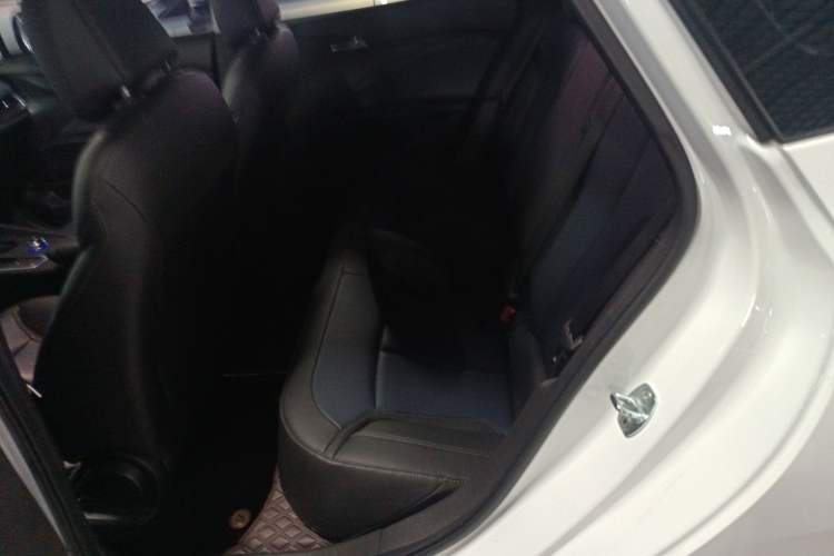 Used Buick Velite 6 2023 Revised Version 430 km Range – Commuter Edition Left Rear Seat