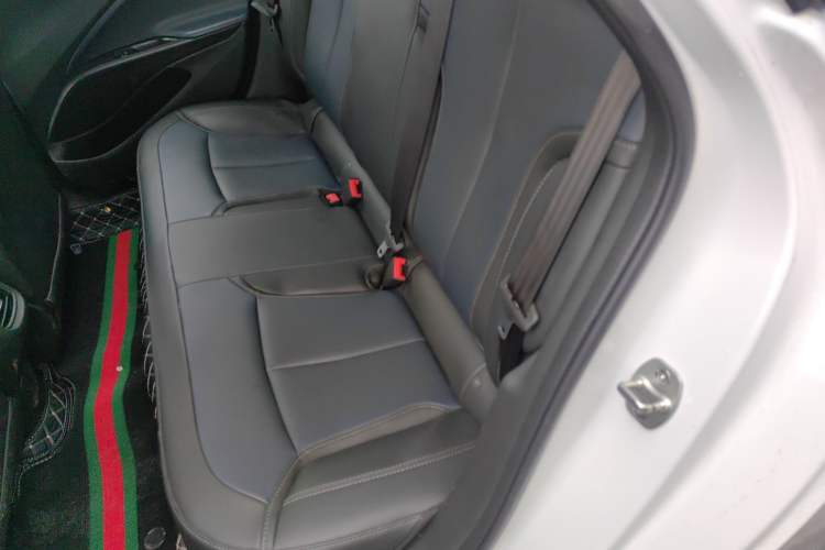Used Buick Velite 6 2023 Revised Version 430 km Range – Commuter Edition Left Rear Seat