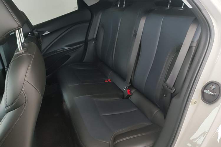 Used Buick Velite 6 2023 430km Range Commuter Version Left Rear Seat