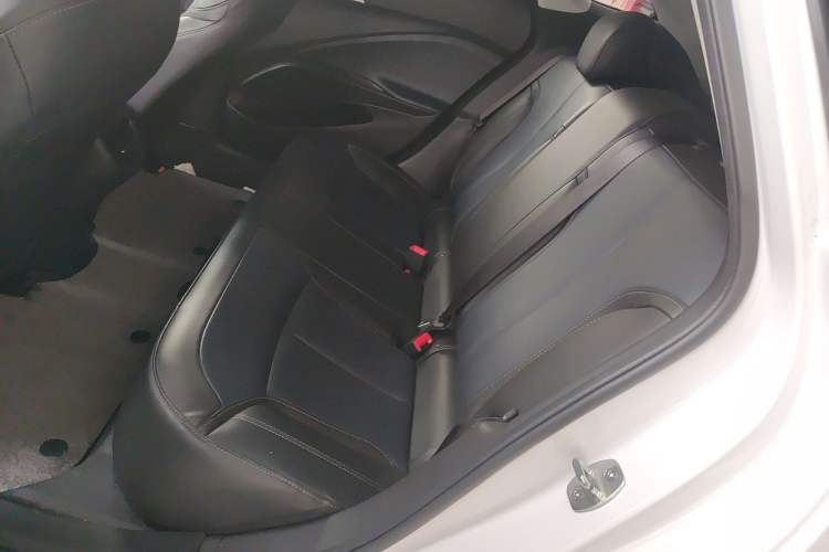 Used Buick Velite 6 2023 430km Range Commuter Version Left Rear Seat