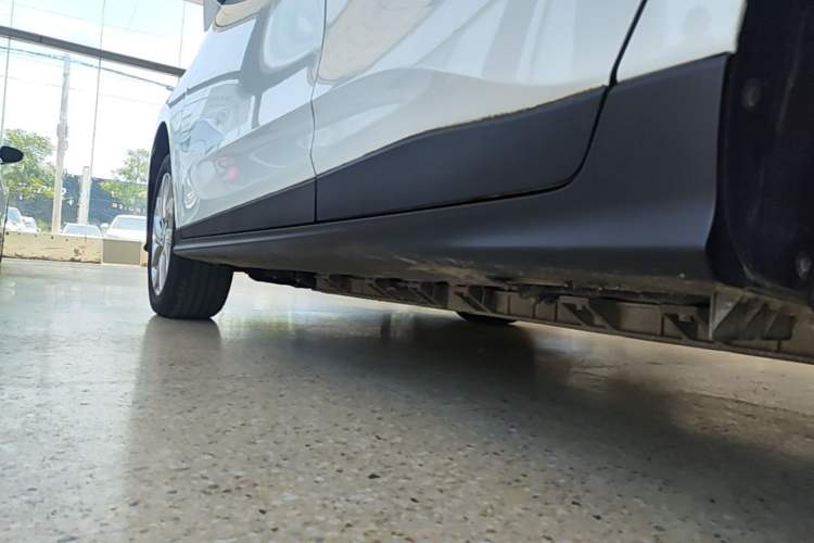 Used Buick Velite 6 2023 Revised Version 430 km Range – Commuter Edition Left Side Sill