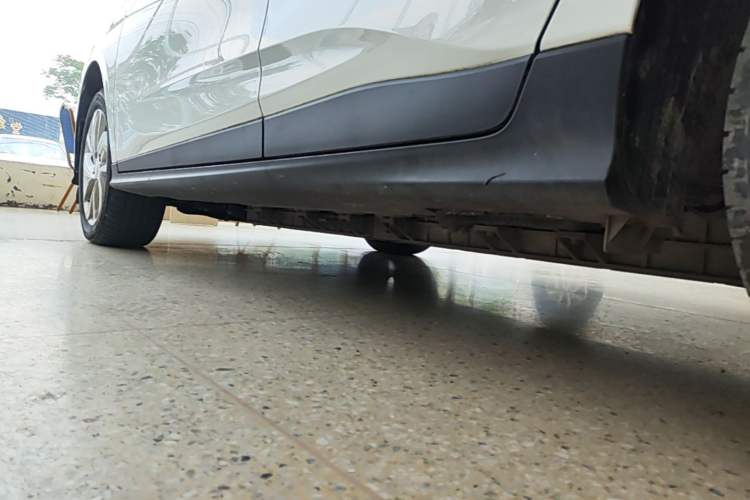 Used Buick Velite 6 2023 Revised Version 430 km Range – Commuter Edition Left Side Sill
