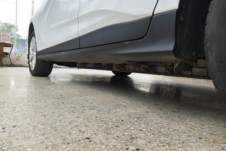 Used Buick Velite 6 2023 Revised Version 430 km Range – Commuter Edition Left Side Sill