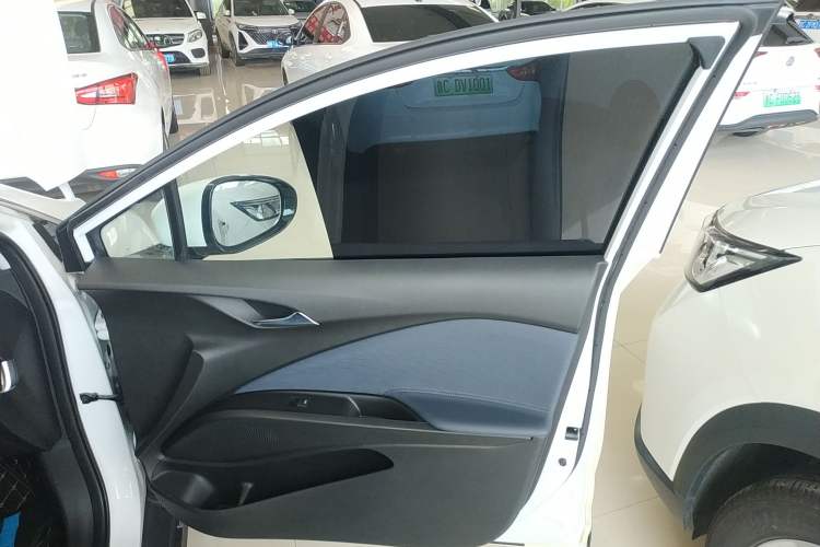 Used Buick Velite 6 2023 Revised Version 430 km Range – Commuter Edition Right Front Door Interior