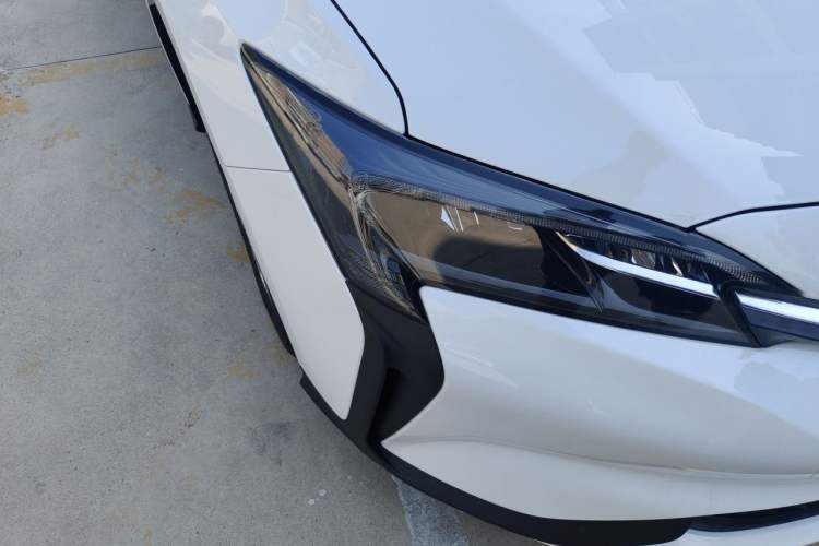 Used Buick Velite 6 2023 Revised Version 430 km Range – Commuter Edition Right Front Headlight