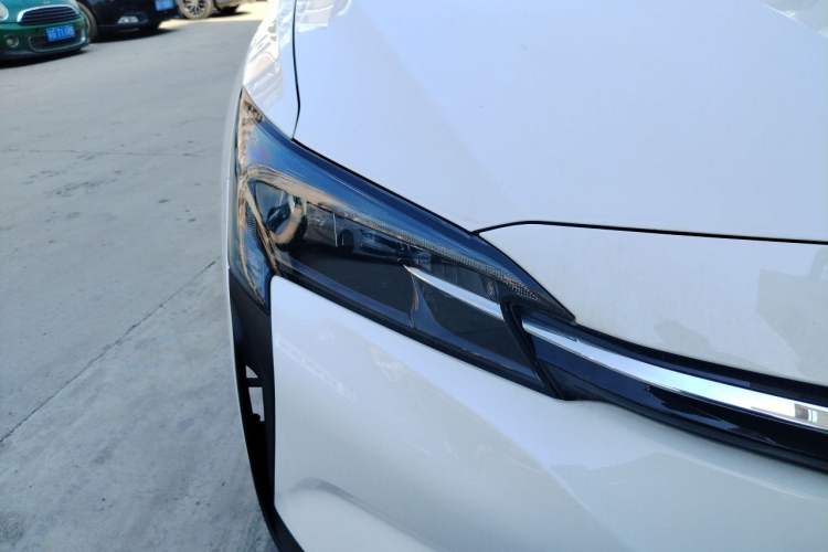 Used Buick Velite 6 2023 Revised Version 430 km Range – Commuter Edition Right Front Headlight