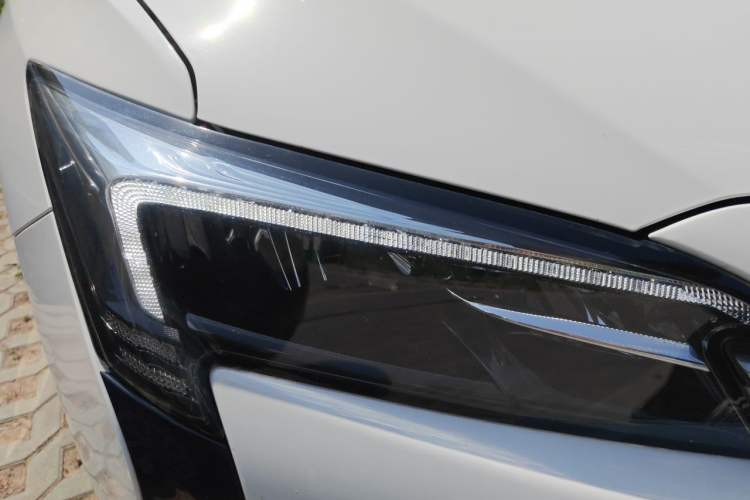 Used Buick Velite 6 2023 430km Range Commuter Version Right Front Headlight