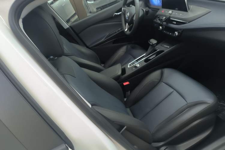 Used Buick Velite 6 2023 430km Range Commuter Version Right Front Seat