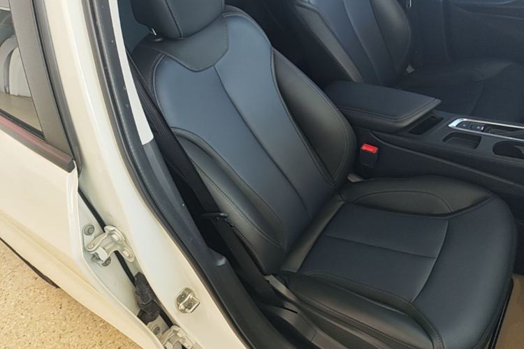 Used Buick Velite 6 2023 Revised Version 430 km Range – Commuter Edition Right Front Seat