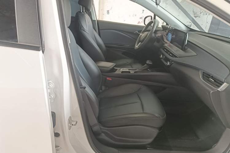 Used Buick Velite 6 2023 Revised Version 430 km Range – Commuter Edition Right Front Seat