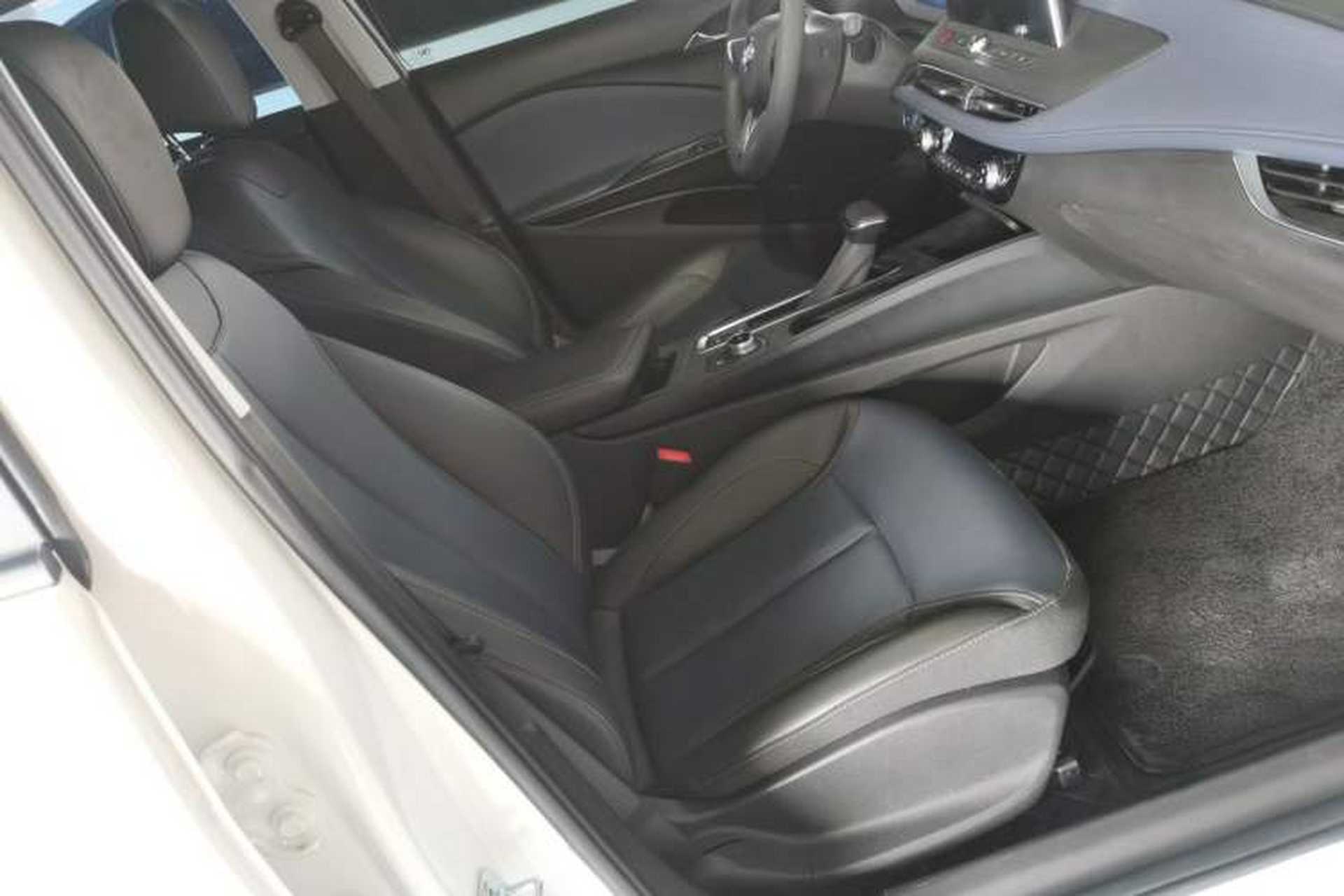 Used Buick Velite 6 2023 430km Range Commuter Version Right Front Seat