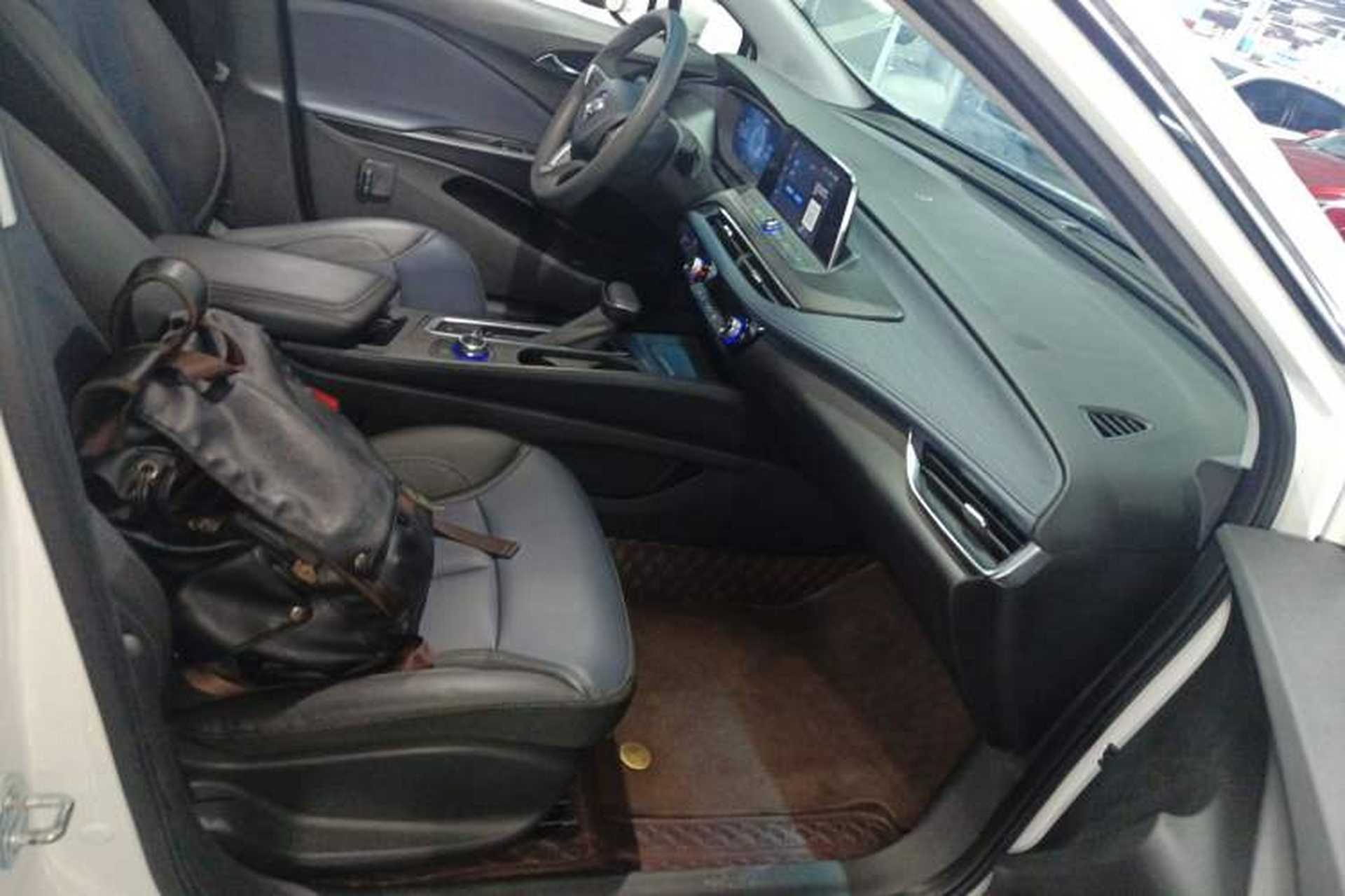 Used Buick Velite 6 2023 Revised Version 430 km Range – Commuter Edition Right Front Seat