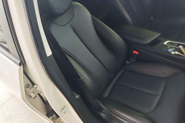 Used Buick Velite 6 2023 430km Range Commuter Version Right Front Seat