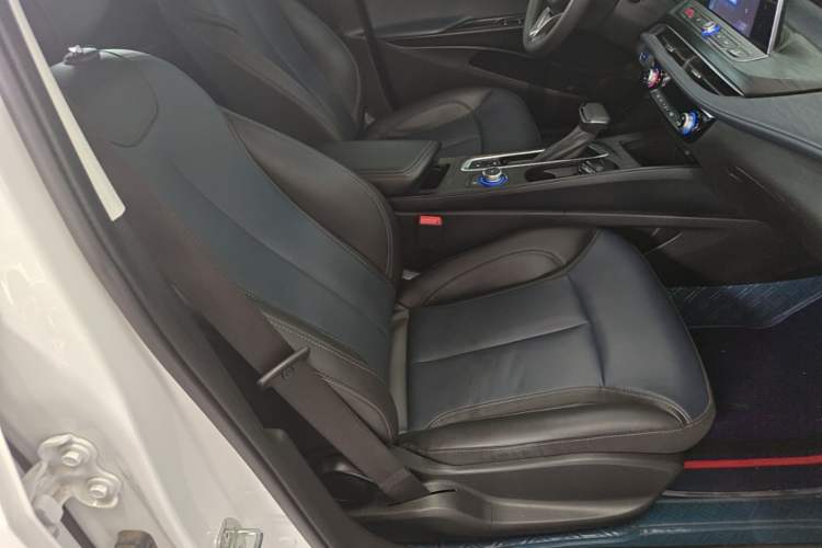 Used Buick Velite 6 2023 430km Range Commuter Version Right Front Seat