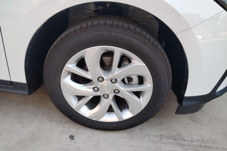 Used Buick Velite 6 2023 Revised Version 430 km Range – Commuter Edition Right Front Wheel Hub