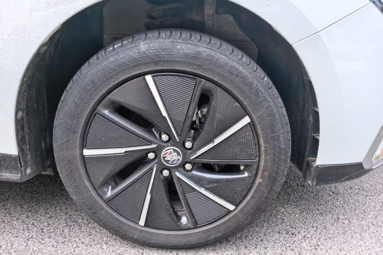 Used Buick Velite 6 2023 430km Range Commuter Version Right Front Wheel Hub