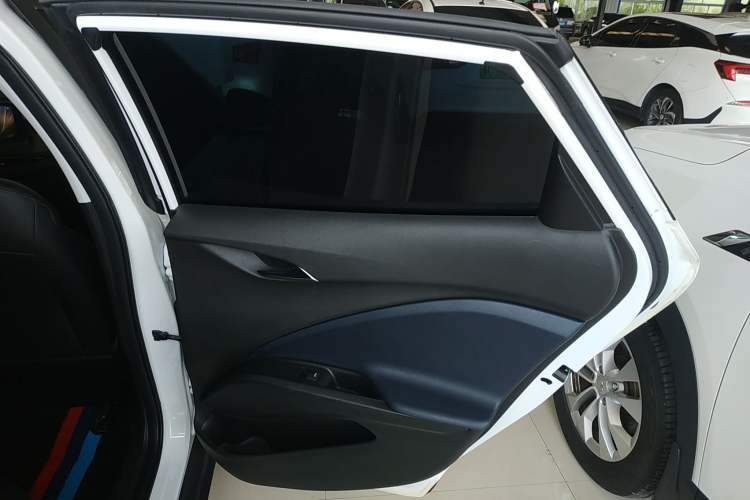 Used Buick Velite 6 2023 Revised Version 430 km Range – Commuter Edition Right Rear Door Interior