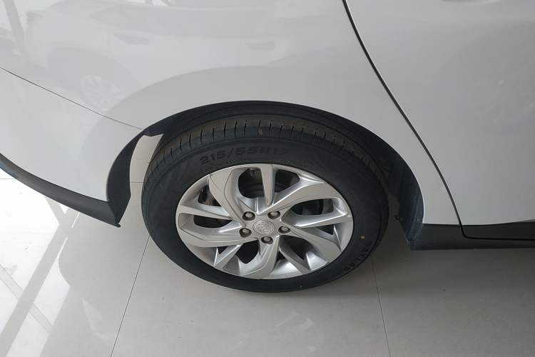 Used Buick Velite 6 2023 Revised Version 430 km Range – Commuter Edition Right Rear Wheel Hub