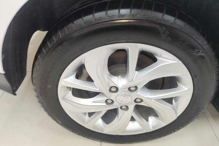 Used Buick Velite 6 2023 Revised Version 430 km Range – Commuter Edition Right Rear Wheel Hub