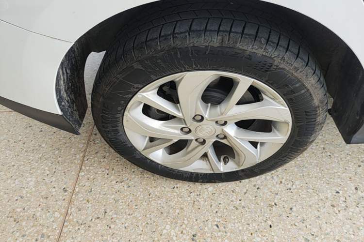 Used Buick Velite 6 2023 Revised Version 430 km Range – Commuter Edition Right Rear Wheel Hub