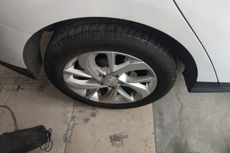 Used Buick Velite 6 2023 430km Range Commuter Version Right Rear Wheel Hub