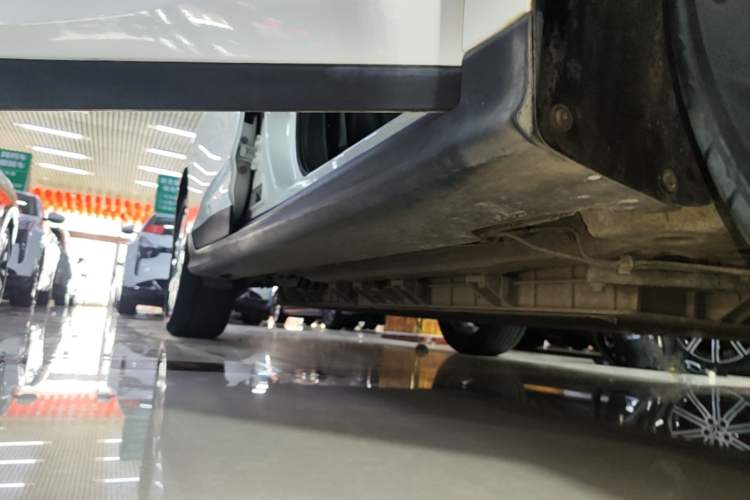 Used Buick Velite 6 2023 Revised Version 430 km Range – Commuter Edition Right Side Sill