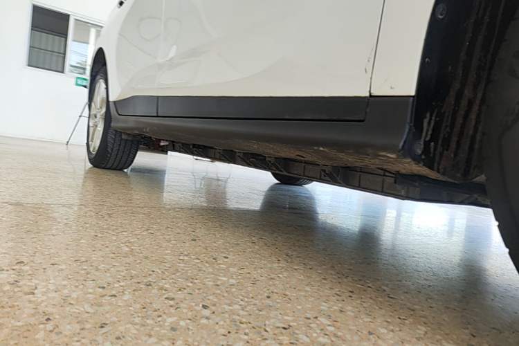 Used Buick Velite 6 2023 Revised Version 430 km Range – Commuter Edition Right Side Sill