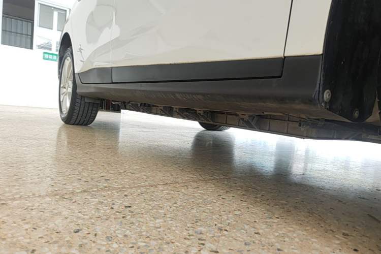 Used Buick Velite 6 2023 430km Range Commuter Version Right Side Sill