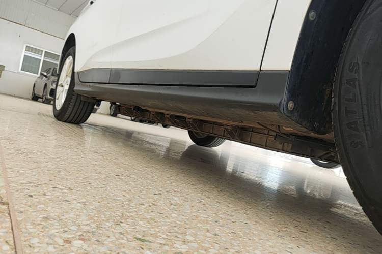 Used Buick Velite 6 2023 430km Range Commuter Version Right Side Sill
