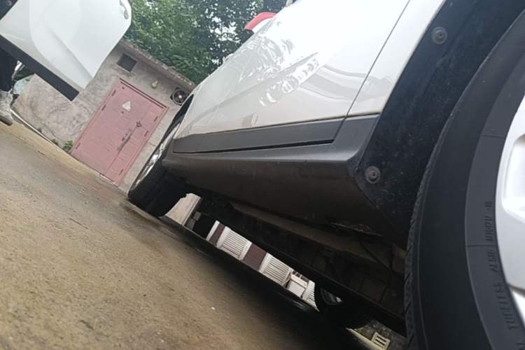 Used Buick Velite 6 2023 430km Range Commuter Version Right Side Sill