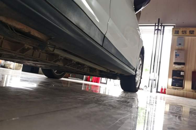 Used Buick Velite 6 2023 Revised Version 430 km Range – Commuter Edition Right Side Sill