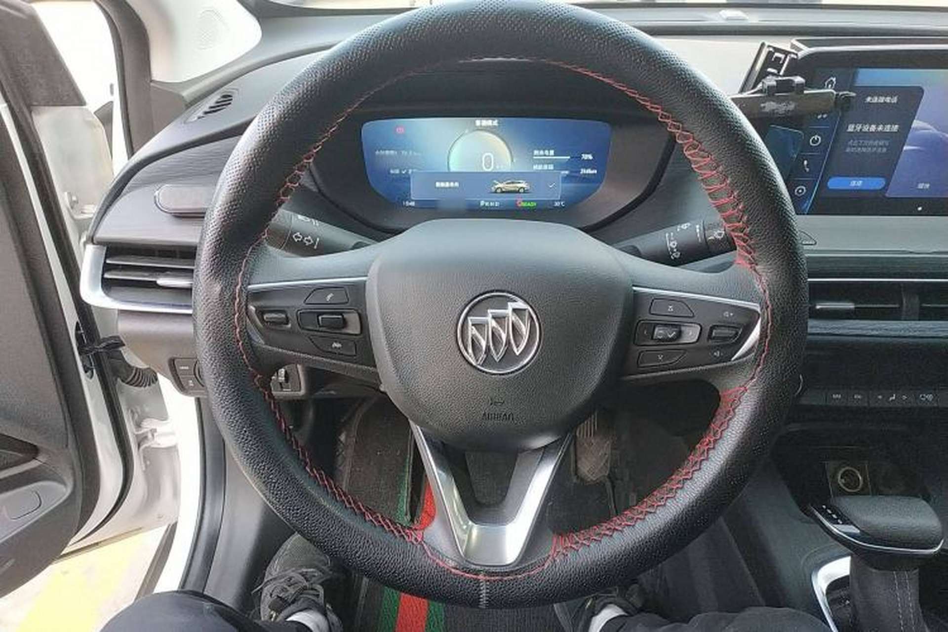 Used Buick Velite 6 2023 Revised Version 430 km Range – Commuter Edition Steering Wheel