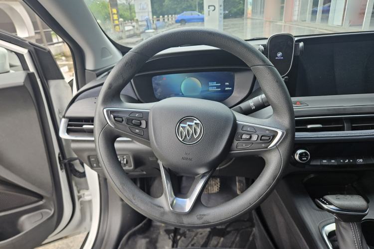 Used Buick Velite 6 2023 Revised Version 430 km Range – Commuter Edition Steering Wheel