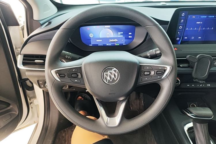 Used Buick Velite 6 2023 Revised Version 430 km Range – Commuter Edition Steering Wheel
