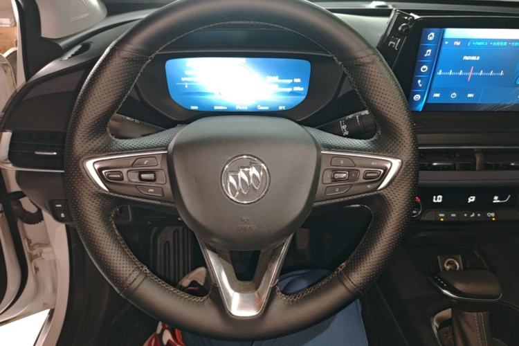 Used Buick Velite 6 2023 Revised Version 430 km Range – Commuter Edition Steering Wheel