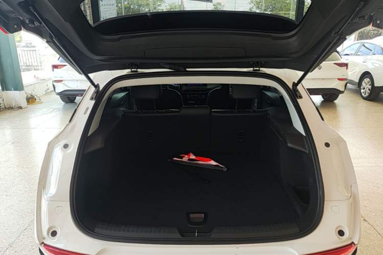 Used Buick Velite 6 2023 Revised Version 430 km Range – Commuter Edition Trunk