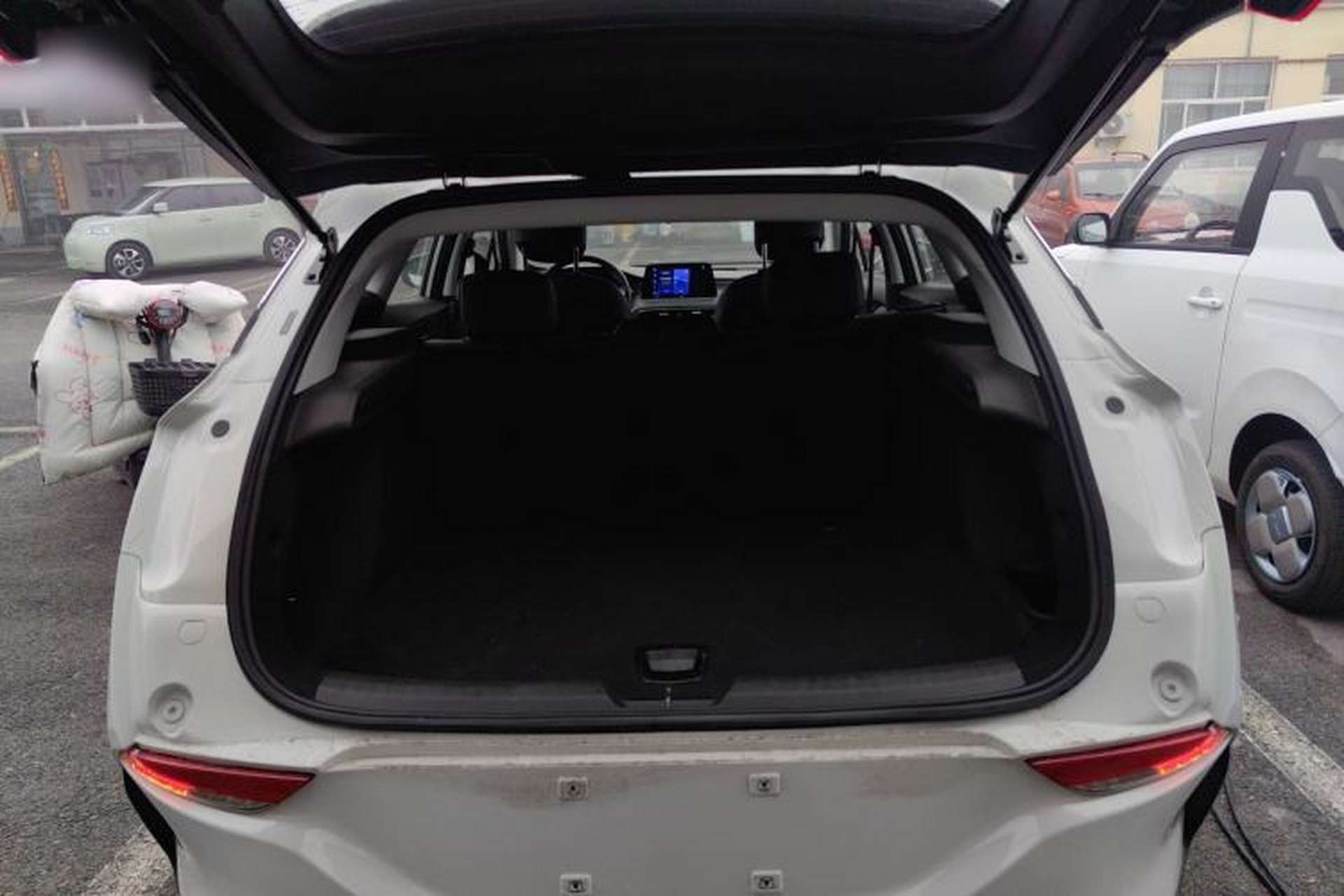 Used Buick Velite 6 2023 Revised Version 430 km Range – Commuter Edition Trunk