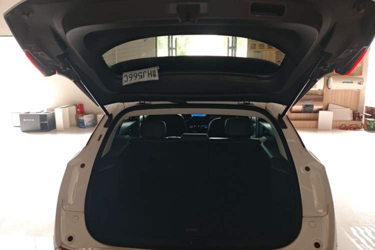 Used Buick Velite 6 2023 Revised Version 430 km Range – Commuter Edition Trunk