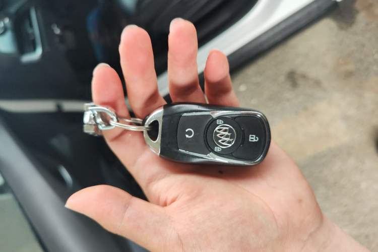 Used Buick Velite 6 2023 Revised Version 430 km Range – Commuter Edition Vehicle Key