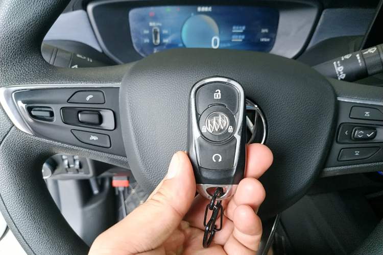 Used Buick Velite 6 2023 Revised Version 430 km Range – Commuter Edition Vehicle Key