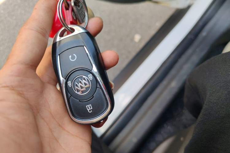 Used Buick Velite 6 2023 Revised Version 430 km Range – Commuter Edition Vehicle Key