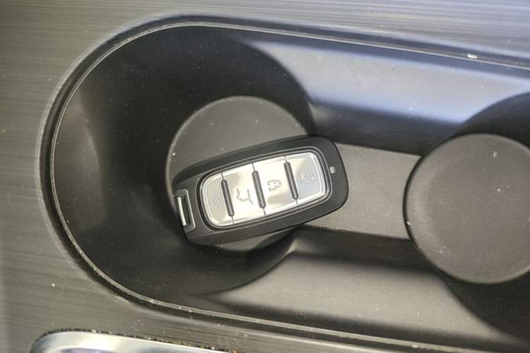 Used Buick Velite 6 2023 Revised Version 430 km Range – Commuter Edition Vehicle Key