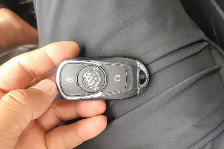 Used Buick Velite 6 2023 Revised Version 430 km Range – Commuter Edition Vehicle Key