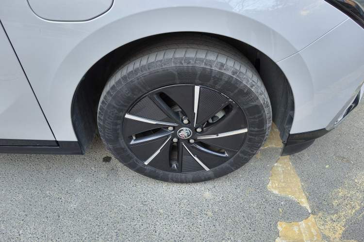 Used Buick Velite 6 2024 430km Enjoyment Version Right Front Wheel Hub