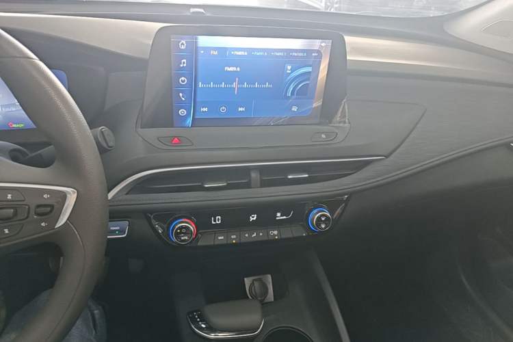 Used Buick Velite 6 2024 450km Range Commuter Version Audio And AC Panel