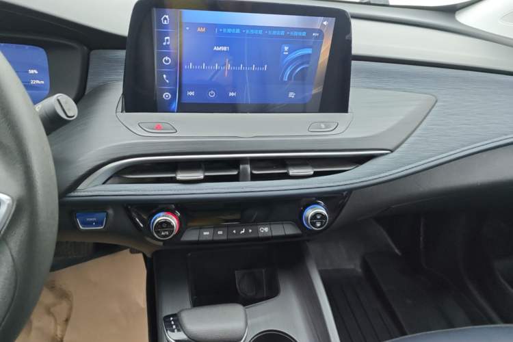 Used Buick Velite 6 2024 450km Range Commuter Version Audio And AC Panel