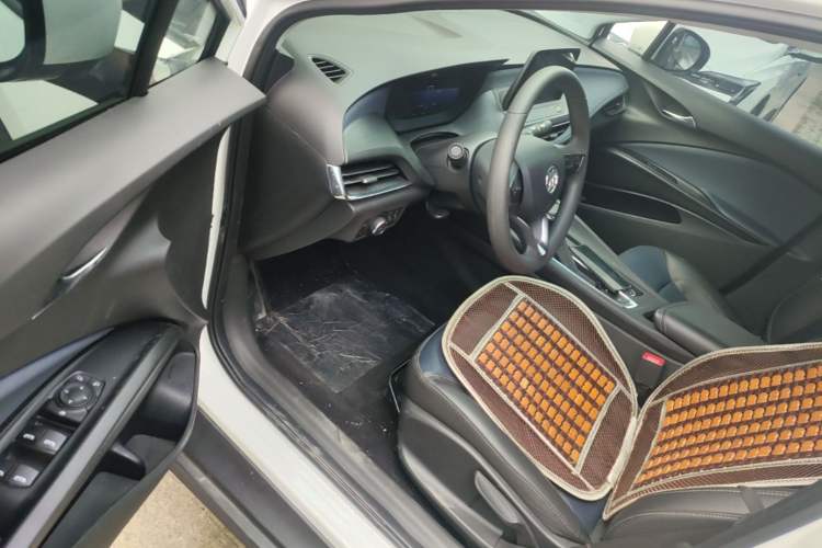 Used Buick Velite 6 2024 450km Range Commuter Version Driver Seat